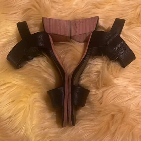 STUART WEITZMAN Broadband Leather City sandals - Picture 5 of 10